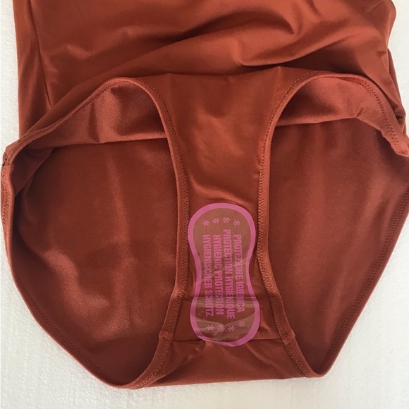 Gorgeous Oye swimsuit - Picture 6 of 10